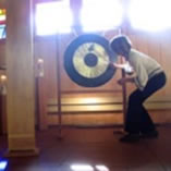 Klangerlebnis in der Bergkirche Kl&ouml;ntal, Claudia M&uuml;ller am Gong